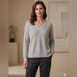 Brunello Cucinelli Light Gray v neck Knit sweater with Sparkle size medium